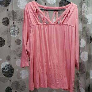 NWOT Roaman's shirt with cutout